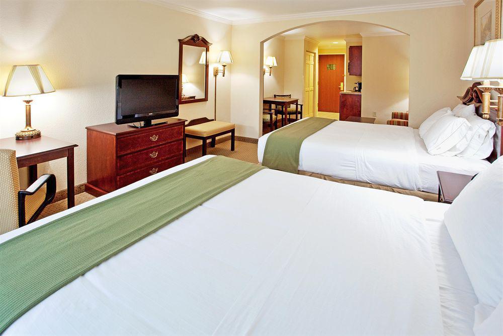 Holiday Inn Express Камден Номер фото