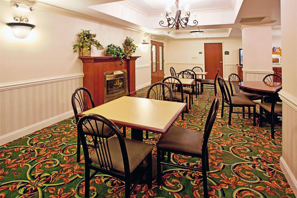 Holiday Inn Express Камден Ресторан фото