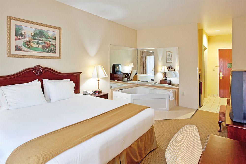 Holiday Inn Express Камден Номер фото