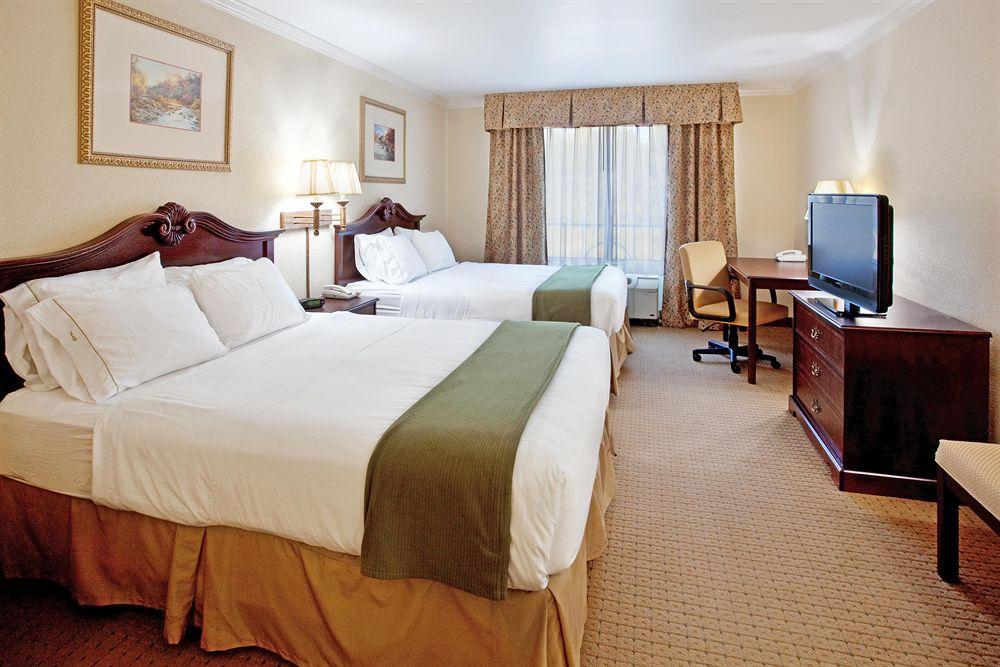 Holiday Inn Express Камден Екстер'єр фото